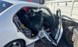 Balıkesir'de otomobille kamyonetin çarpışmasıyla 5 kişi yaralandı