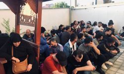 Balıkesir'de tır dorsesinde 75 düzensiz göçmen yakalandı