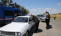 Edirne'de Jandarma Komutanı Albay Hacı Ali Büber sürüclerin bayramlarını kutladı.