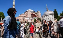 İstanbul'un tarihi ve turistik yerlerinde bayram yoğunluğu yaşanıyor