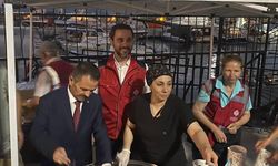 Çanakkale Valisi Aktaş vatandaşlara aşure ikram etti