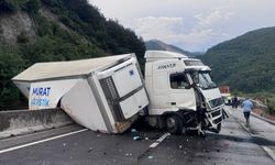 GÜNCELLEME - Sakarya'da zincirleme trafik kazasında 1 kişi öldü, 6 kişi yaralandı