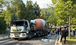 Kartal'da devrilen beton mikserinin sürücüsü yaralandı