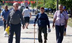 Kırkpınar'ın "ruhu genç" müdavimleri, bastonla da olsa "er meydanı"ndan uzak kalamıyor