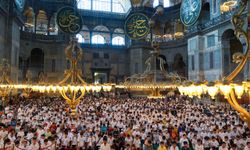 TÜGVA'nın yaz okuluna giden öğrenciler Ayasofya-i Kebir Cami-i Şerifi'nde buluştu