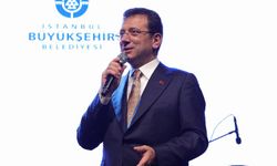 Ekrem İmamoğlu'na Teşekkür Plaketi verildi