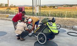 Bisikletleri bozulan Belçikalı turistlere köy muhtarı evinin kapısını açtı