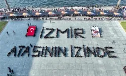 İzmir'de 'Ata'ya saygı yürüyüşü' düzenlendi