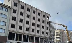 Balıkesir'in Simgesi Otel Basri Yıkıldı