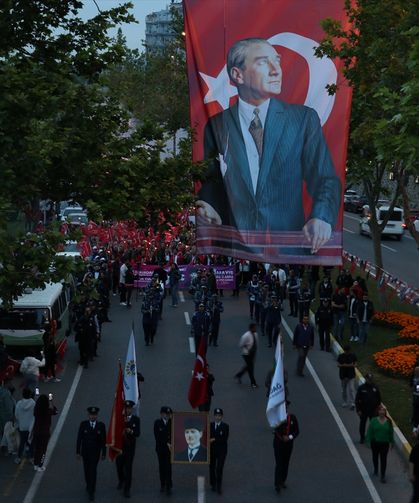 Edirne ve Tekirdağ'da 19 Mayıs dolayısıyla fener alayı düzenlendi
