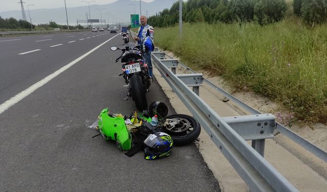 Bursa'da 2 motosikletin çarpıştığı kazada sürücüler yaralandı