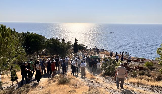 Arkeolog Prof. Dr. Ahmet Coşkun Özgünel'in cenazesi Çanakkale'de toprağa verildi