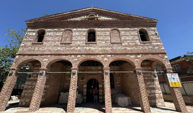 Bursa'da bir bölümü yıkılan tarihi cami restorasyonla ayağa kaldırılıyor