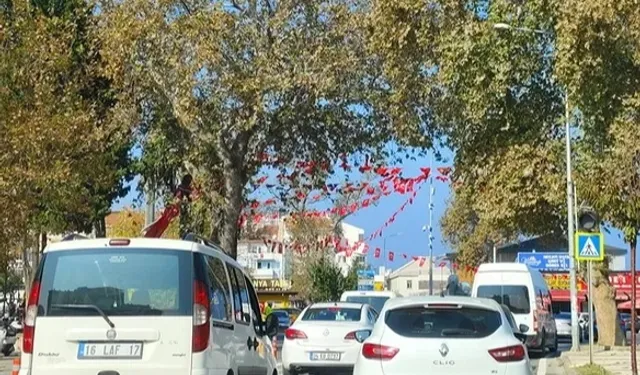 Cumhuriyet coşkusunu Mudanya'da trafik yoğunluğu oluşturdu